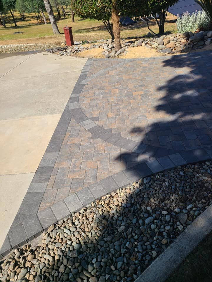 Finished paver driveway with a decorative border